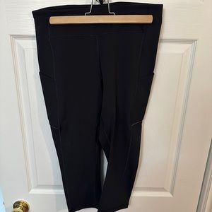 Lululemon Cropped black leggings size 10 (with side pockets)